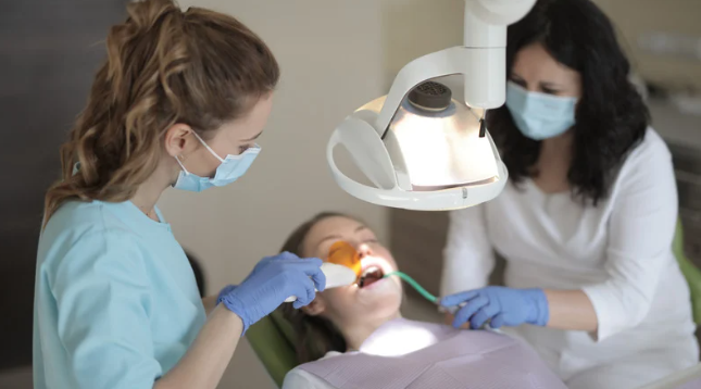 Dental Veneers vs Dental Bonding