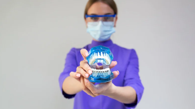 How to Find the Best Cosmetic Dentist in India for Teeth Straightening